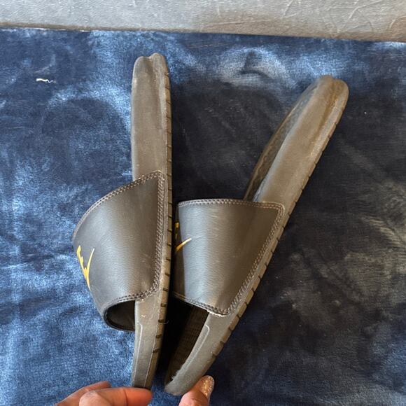 Nike Benassi JDI Black/Gold Men's Slides Sandals Size 8 Beachy Basketball Comfy - Picture 5 of 8